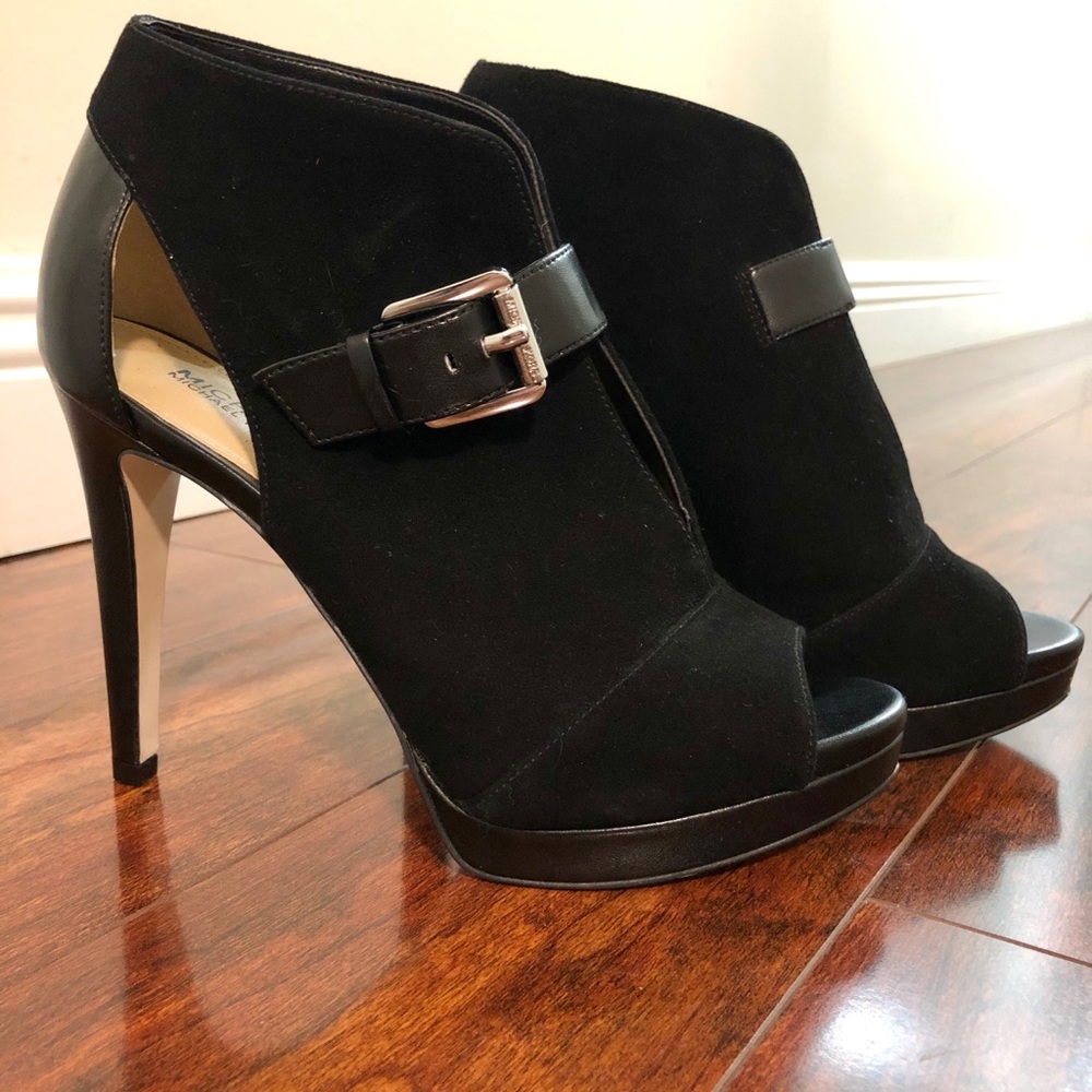 NWT Michael Kors booties - size 6.5